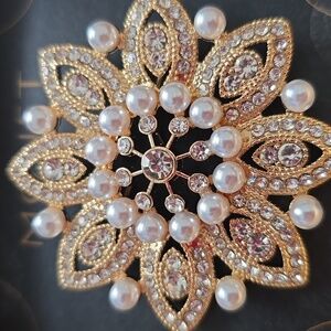 MONET BRAND WOMEN'S BEAUTIFUL COLORFUL SPARKLING FLORAL PIN BROOCH